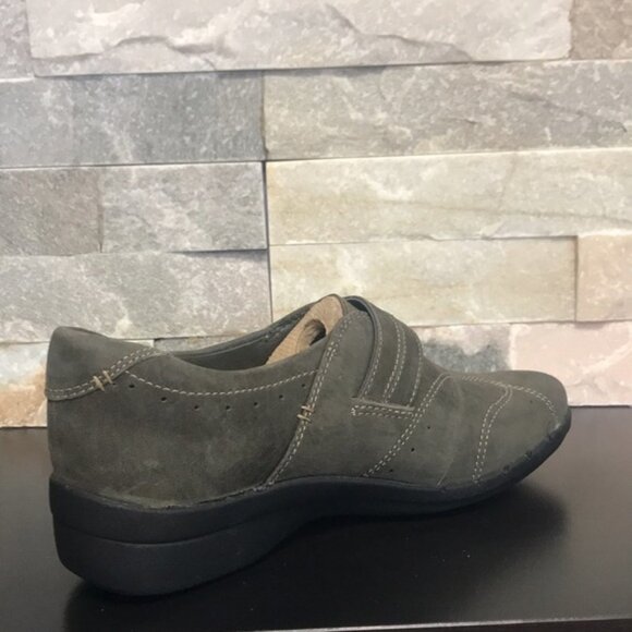 Clarks Women's Un.Boost Slip-On Loafer - Picture 5 of 6